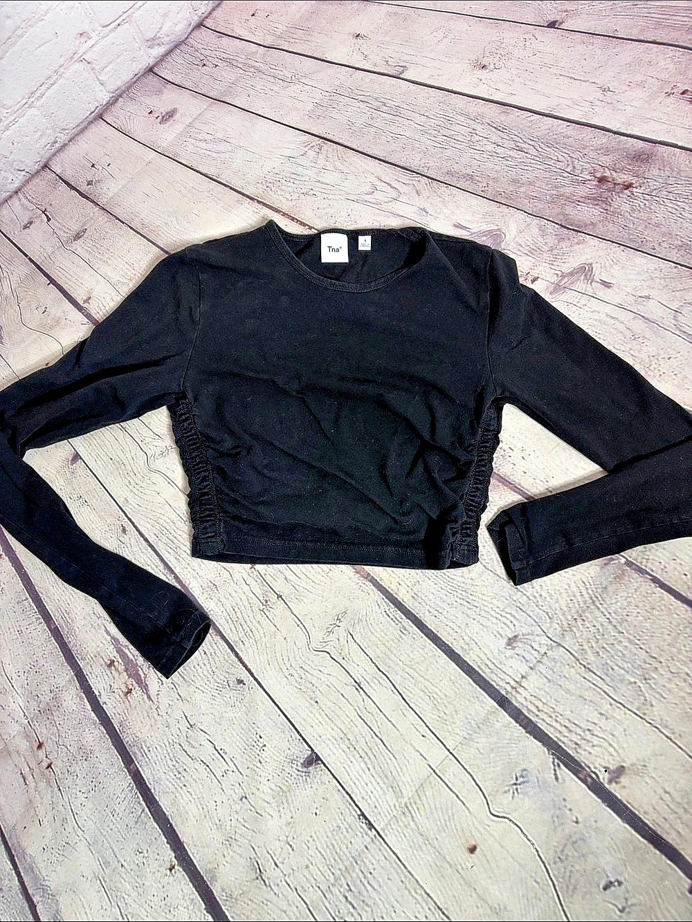 Tna Chill Malibu Cropped Longsleeve Ruched Top